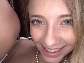 ロスでナンパしたビバリーヒルズのお嬢様大学生が日本の中年オヤジのギャグに神対応で可愛くエッチにAVデビュー ライリー（21歳）　サンプル画像04